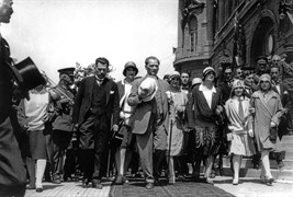 Mustafa Kemal, 6 Ağustos 1929 Salı günü Ankara’dan İstanbul’a geldi. Kendisini karşılayanlar arasında Türkiye Büyük Millet Meclisi Başkanı Kâzım Paşa da bulunuyordu.